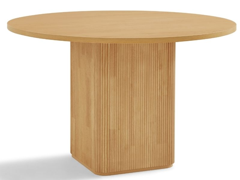 Bàn ăn tròn chân nan được thiết kế dạng trụ vuông bo các góc