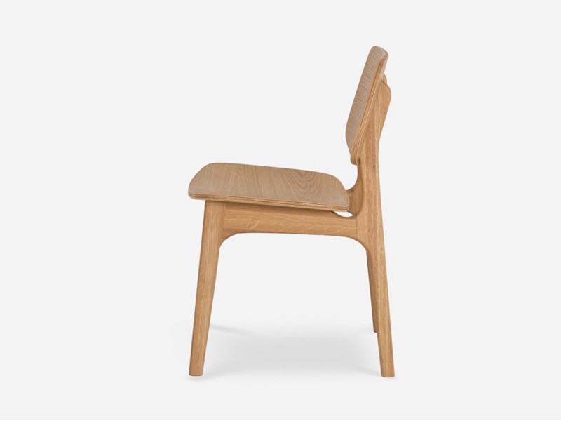 Ghế ăn gỗ sồi tự nhiên, mặt ngồi lưng tựa bằng gỗ tự nhiên.