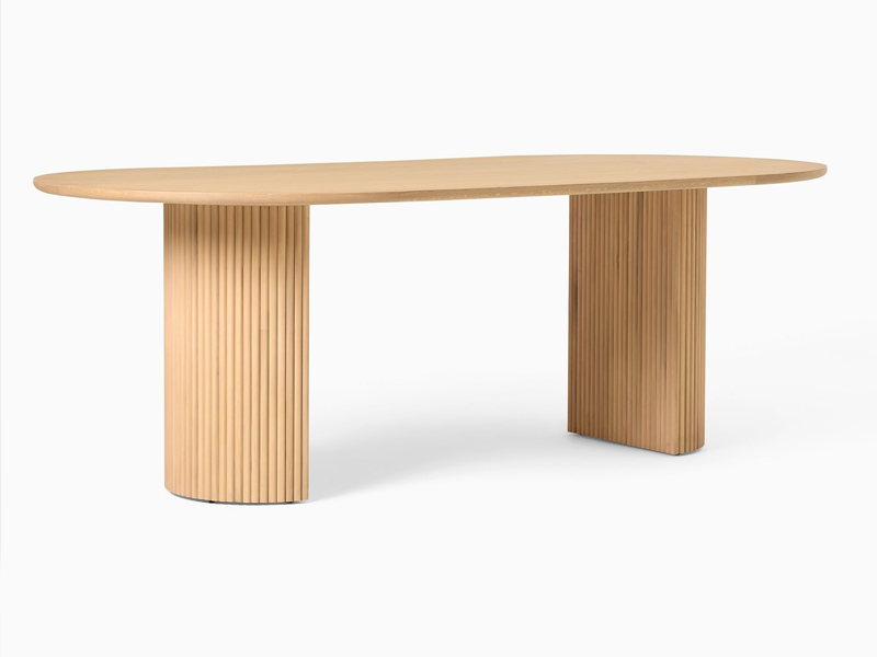 Bàn ăn chân nan gỗ ash tự nhiên với mặt bàn ăn hình Ovan.