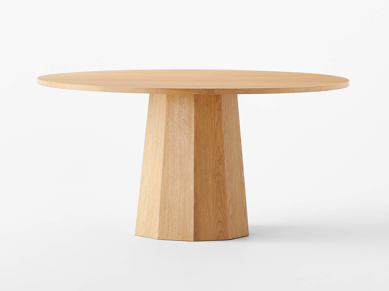 Bàn ăn tròn hiện đại gỗ sồi phần chân thiết kế mài giác.