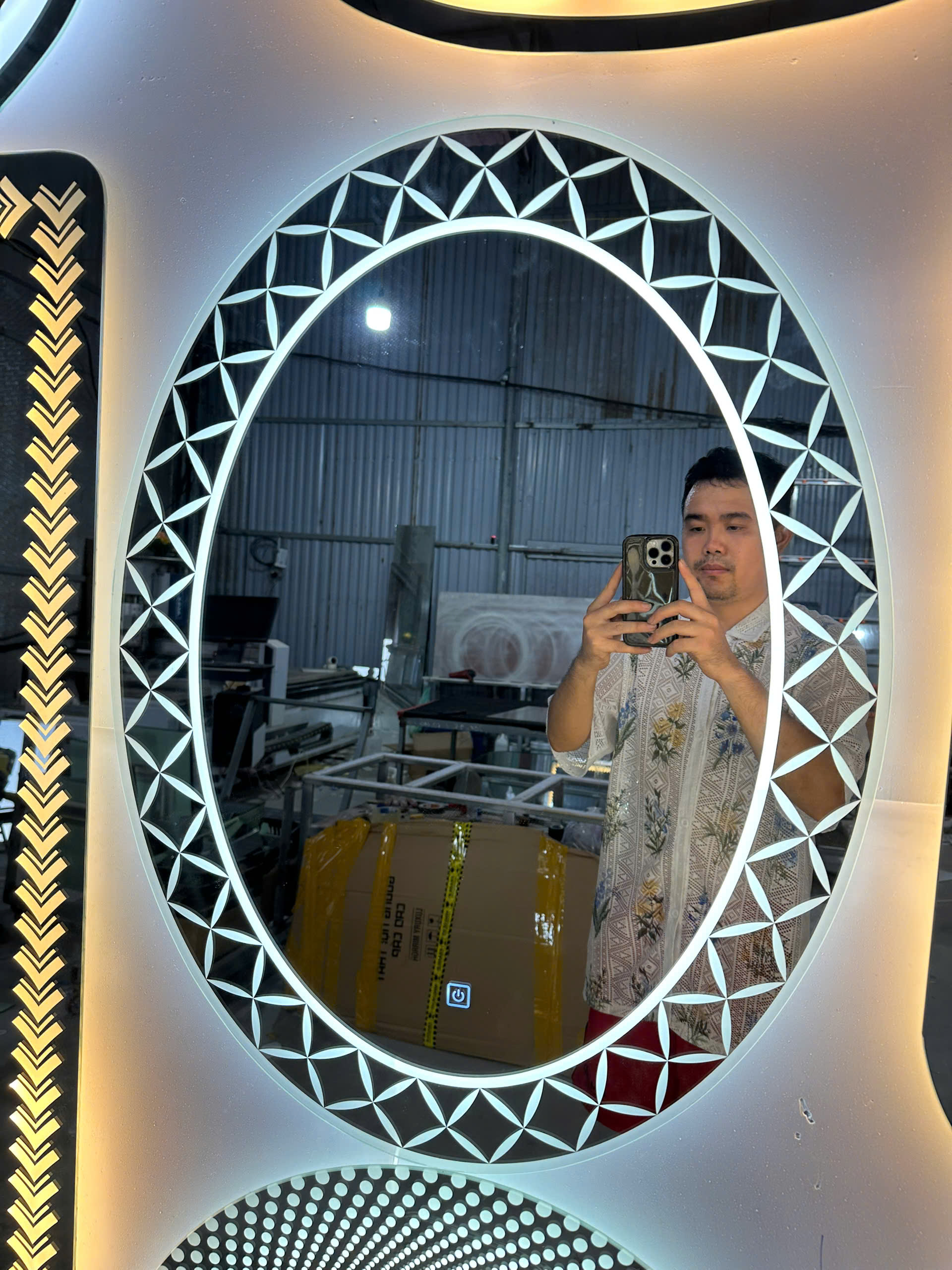 Gương đèn led bầu dục trang trí quán cafe, cửa hàng