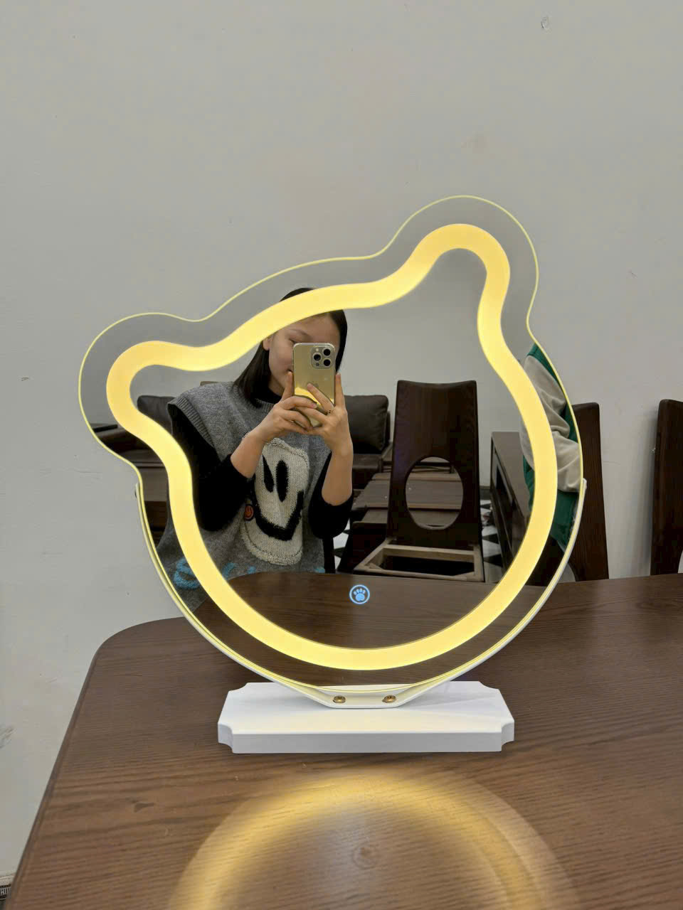 Gương nhà tắm đèn led hình gấu