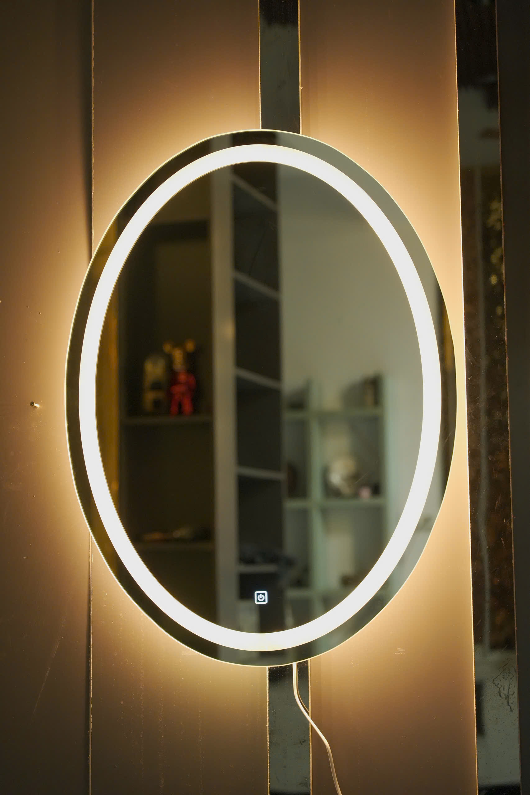 Gương nhà tắm hình oval có đèn led cảm ứng