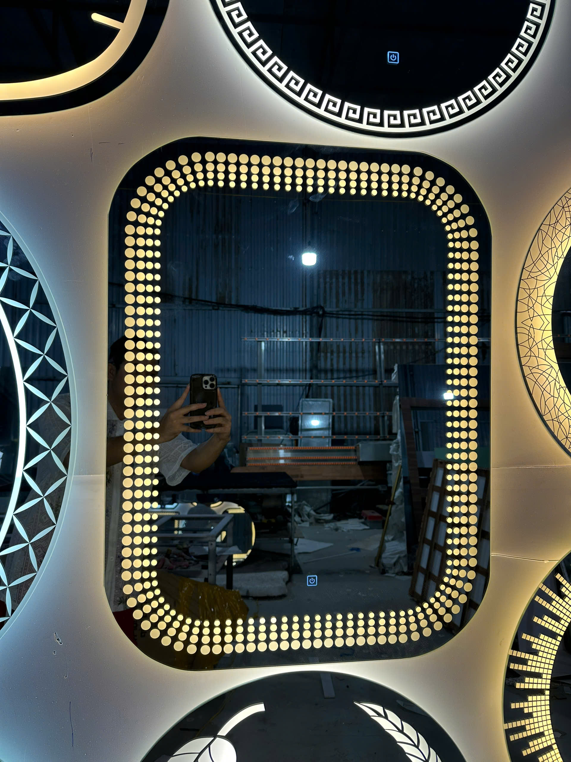 Gương nhà tắm hình chữ nhật bo góc có đèn led