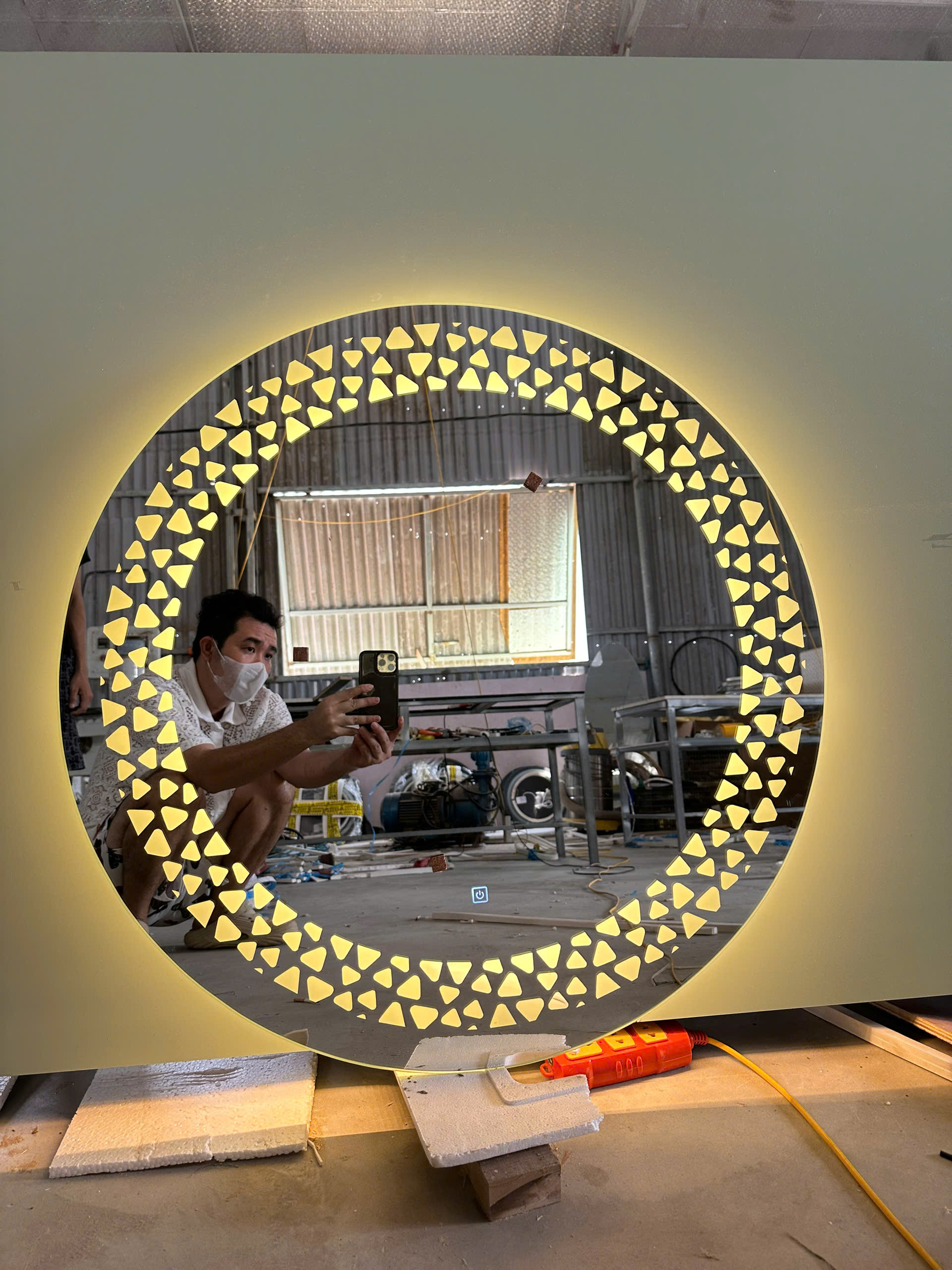 Gương nhà tắm tròn viền led mosaic