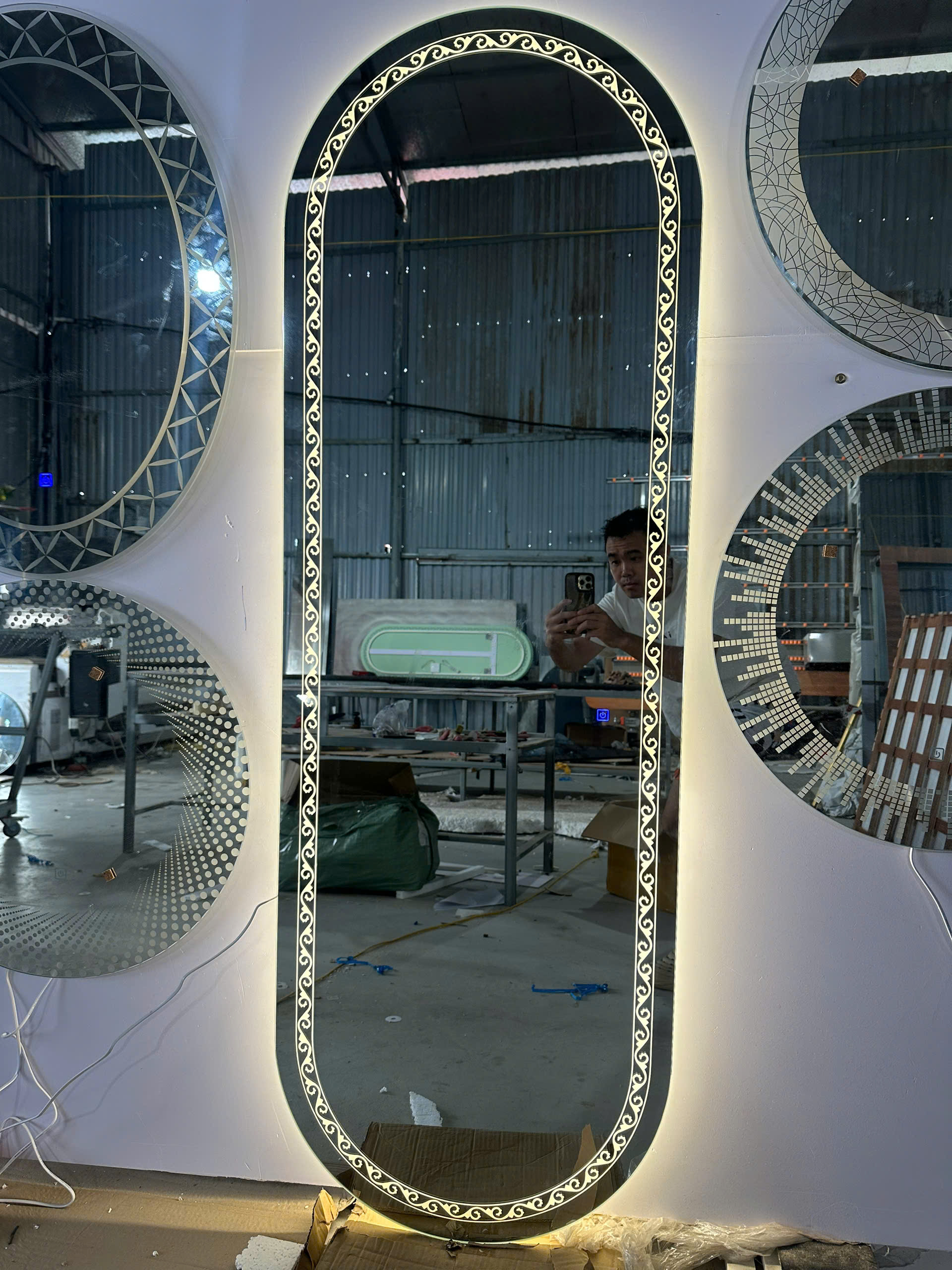 Gương soi toàn thân hình oval có đèn led