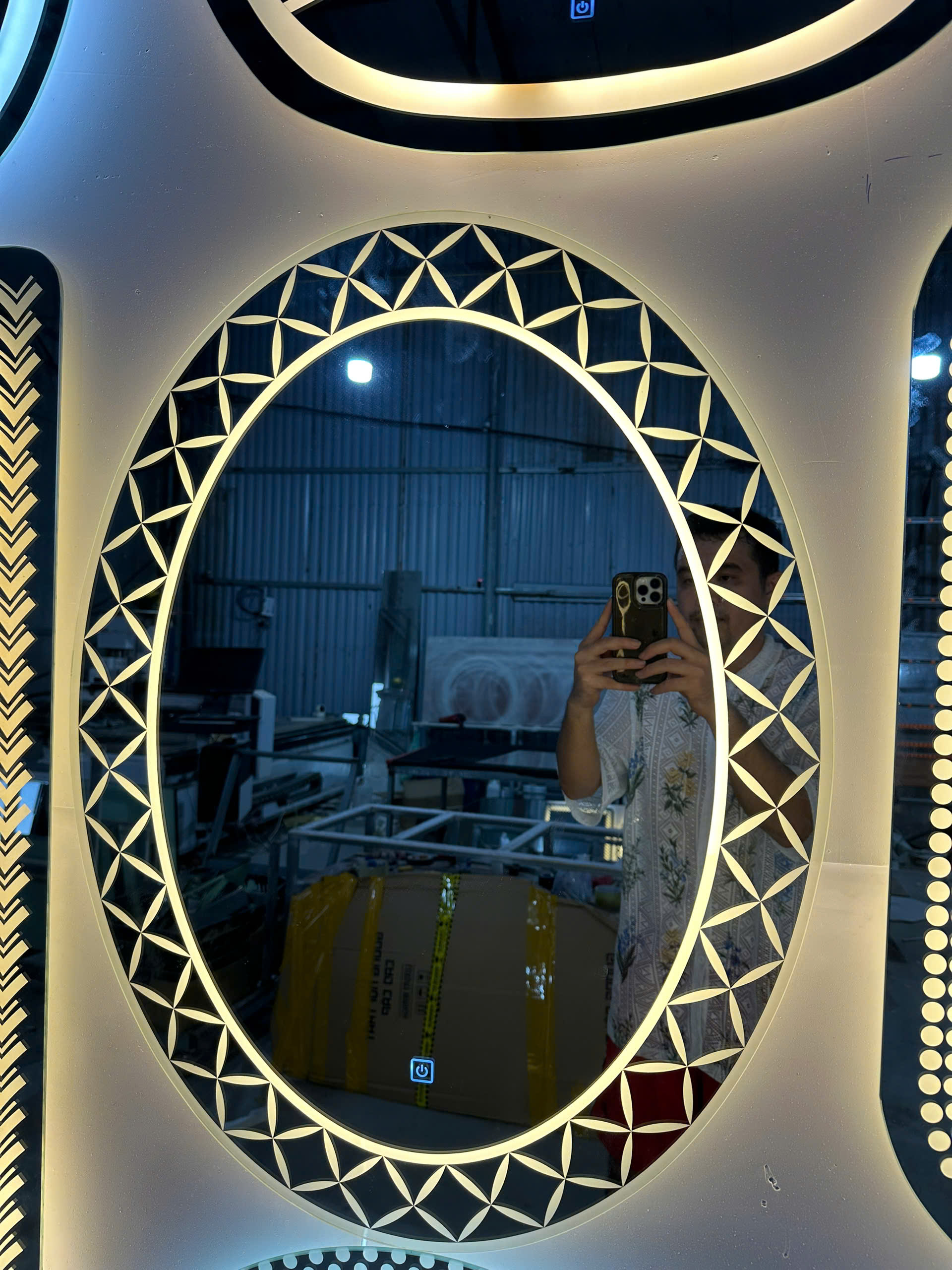 Gương trang điểm đèn led hình bầu dục