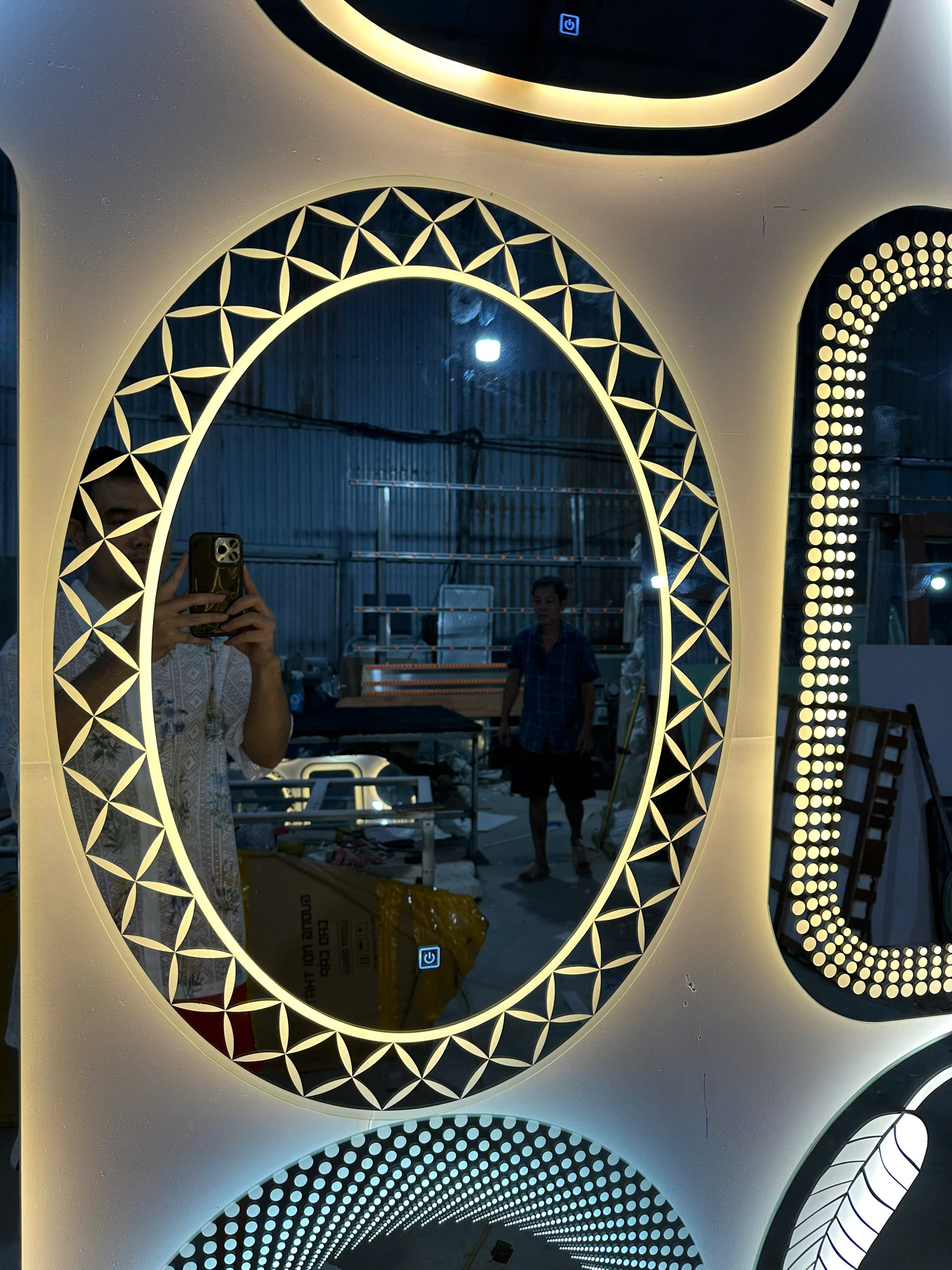 Gương trang trí đèn led hình bầu dục