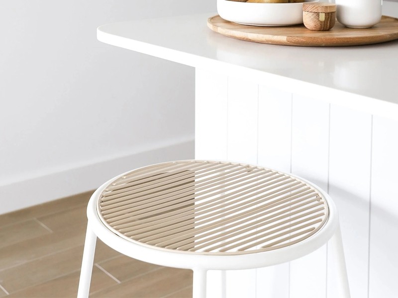 Ghế bar sắt sơn tĩnh điện có nệm ngồi giá rẻ bảo hành 2 năm.