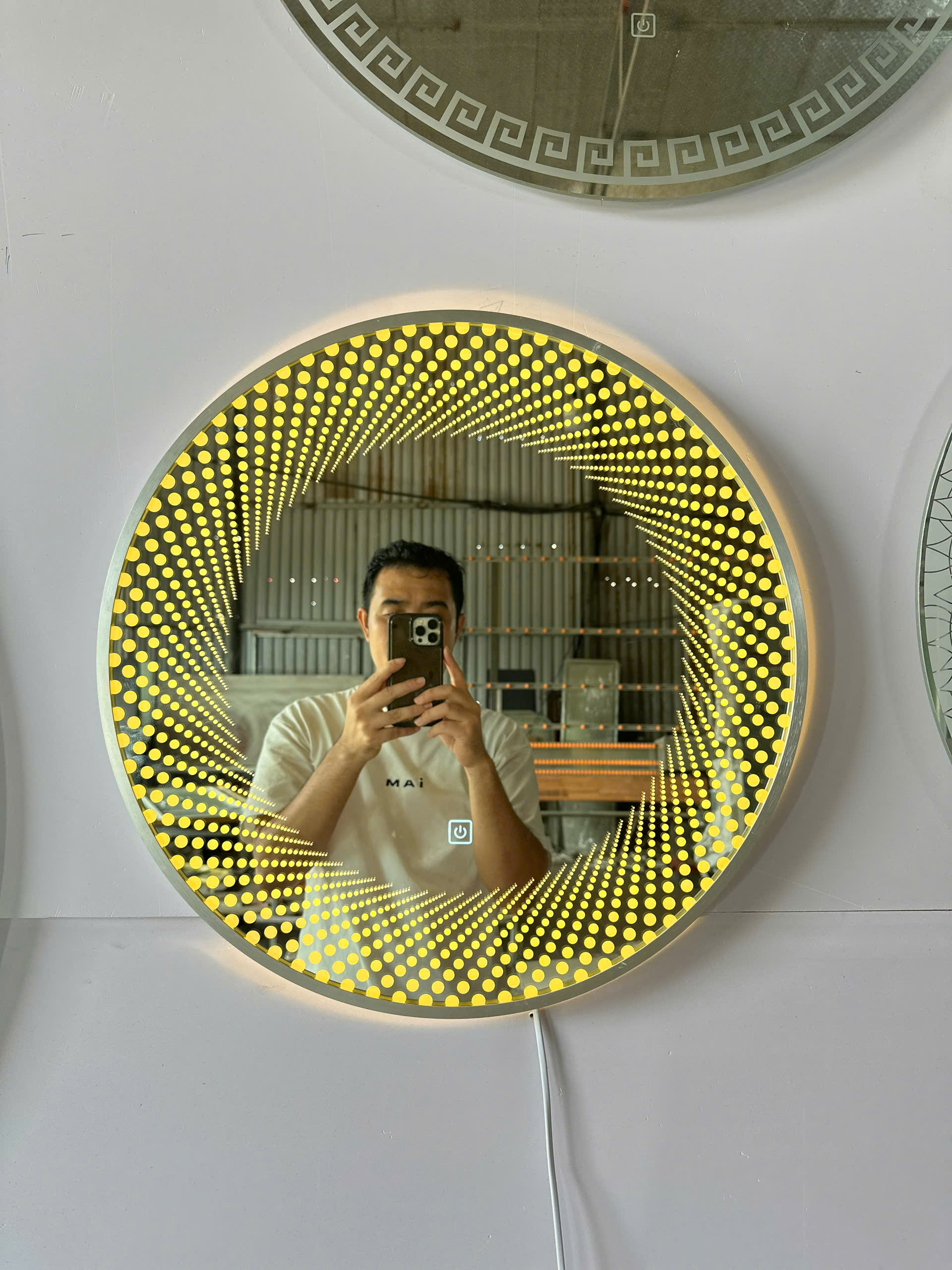 Gương makeup tròn led chấm bi