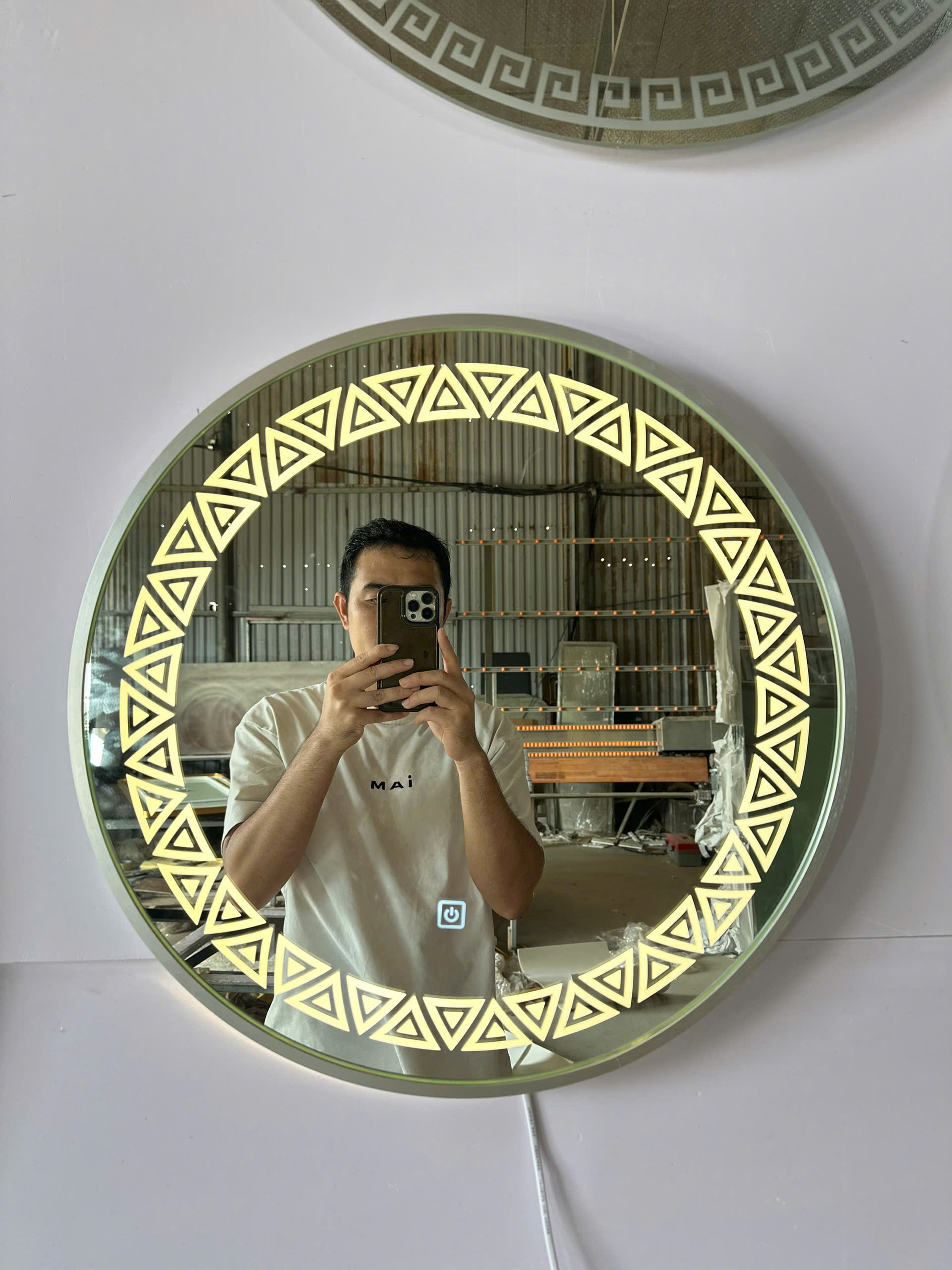 Gương makeup tròn led tam giác